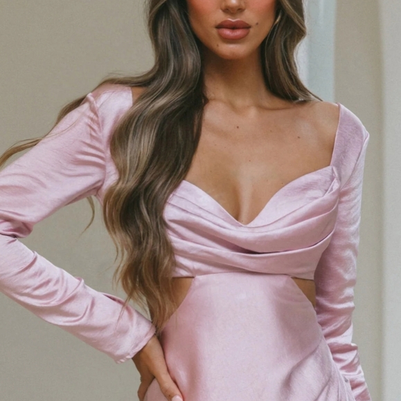 Shaken Not Stirred Cut-Out Waist Long Sleeve Pleat Mini Dress Blush - Picture 3 of 12